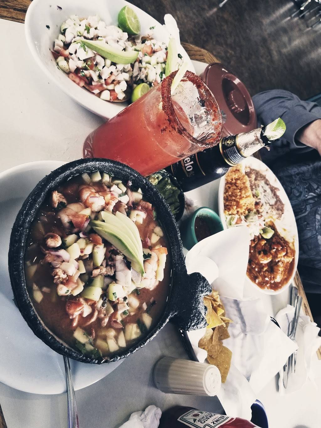 Fandango Restaurant | restaurant | 12222 SE Stark St, Portland, OR 97233, USA | 5032617173 OR +1 503-261-7173