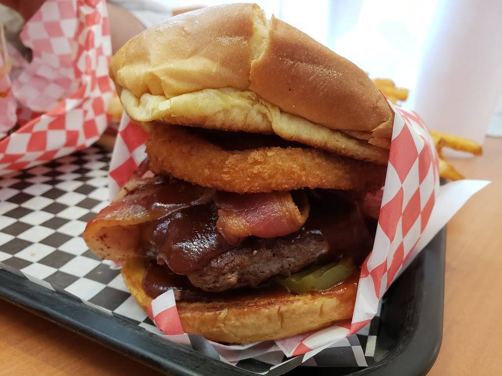 So-Cal Burgers Chill & Grill | restaurant | 203 S Mednik Ave, Los Angeles, CA 90022, USA | 3232633188 OR +1 323-263-3188