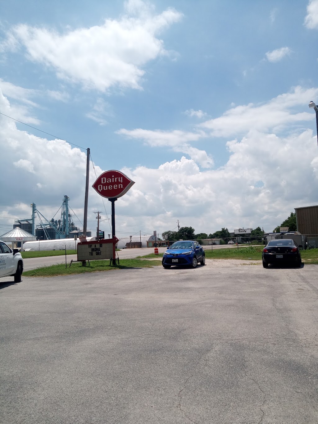 Dairy Queen | restaurant | 927 E Omega St, Henrietta, TX 76365, USA | 9405384411 OR +1 940-538-4411