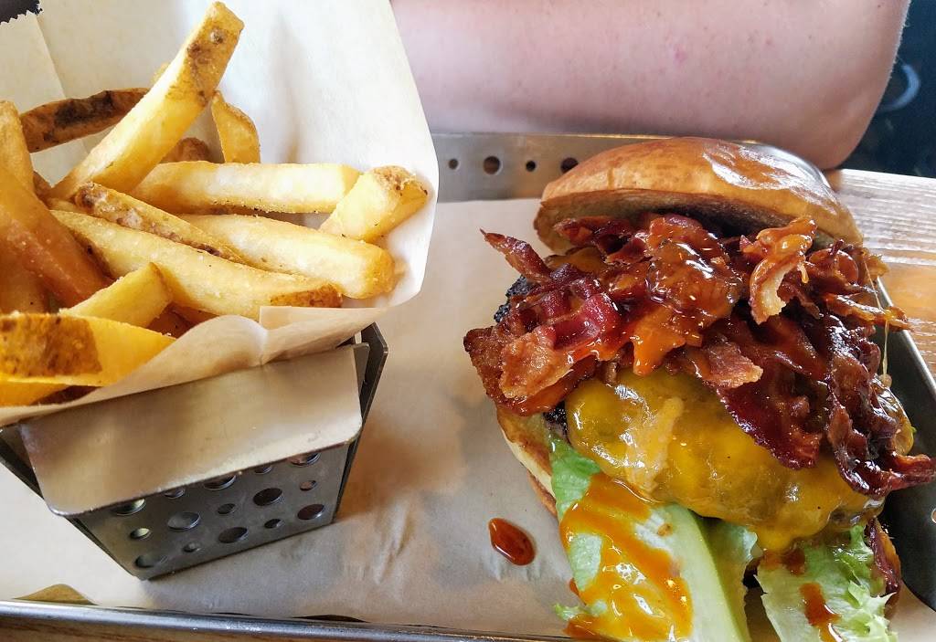 Chilis Grill & Bar | meal takeaway | 88 Gore Rd, Morris, IL 60450, USA | 8159412005 OR +1 815-941-2005