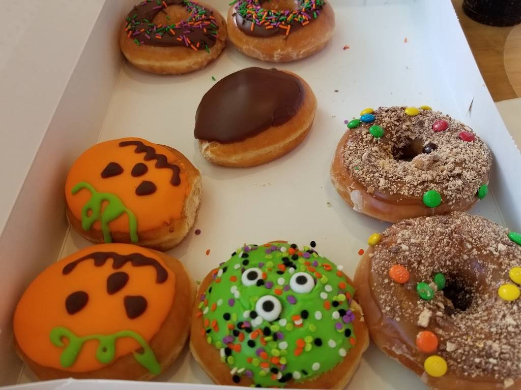 Krispy Kreme | bakery | 4842 N Broadway, Knoxville, TN 37918, USA | 8652812300 OR +1 865-281-2300