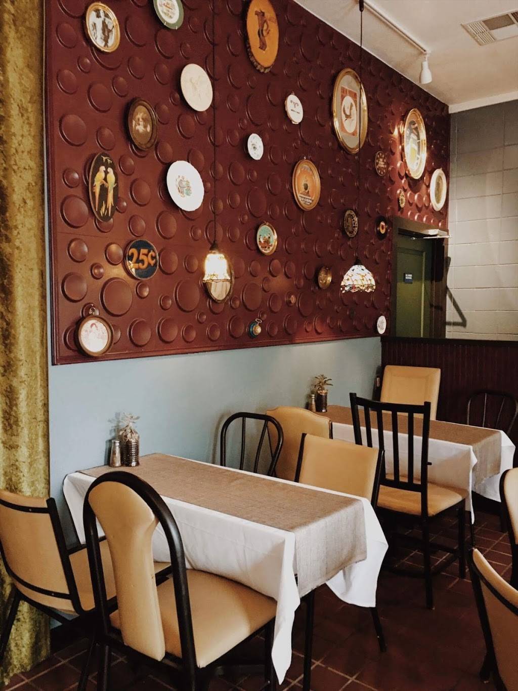 Leverett Lounge | restaurant | 737 N Leverett Ave #1, Fayetteville, AR 72701, USA | 4792496570 OR +1 479-249-6570