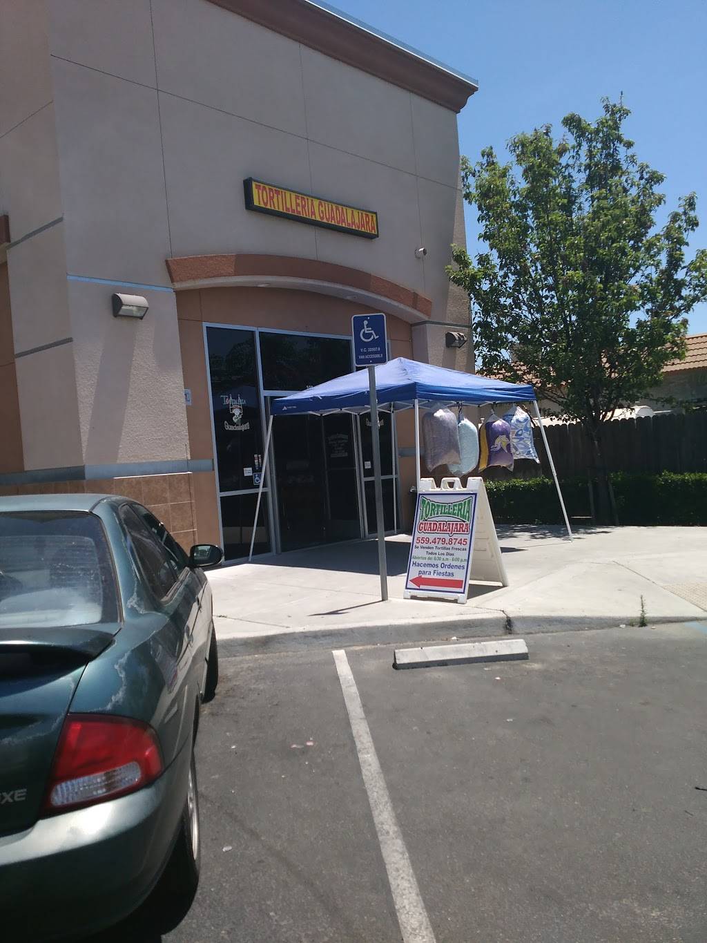 Tortilleria Guadalajara | restaurant | 430 S Gateway Dr, Madera, CA 93637, USA | 5595176911 OR +1 559-517-6911