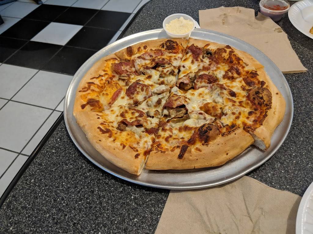 Northridge Pizzeria | restaurant | 422 S Main St, Middlebury, IN 46540, USA | 5748252565 OR +1 574-825-2565