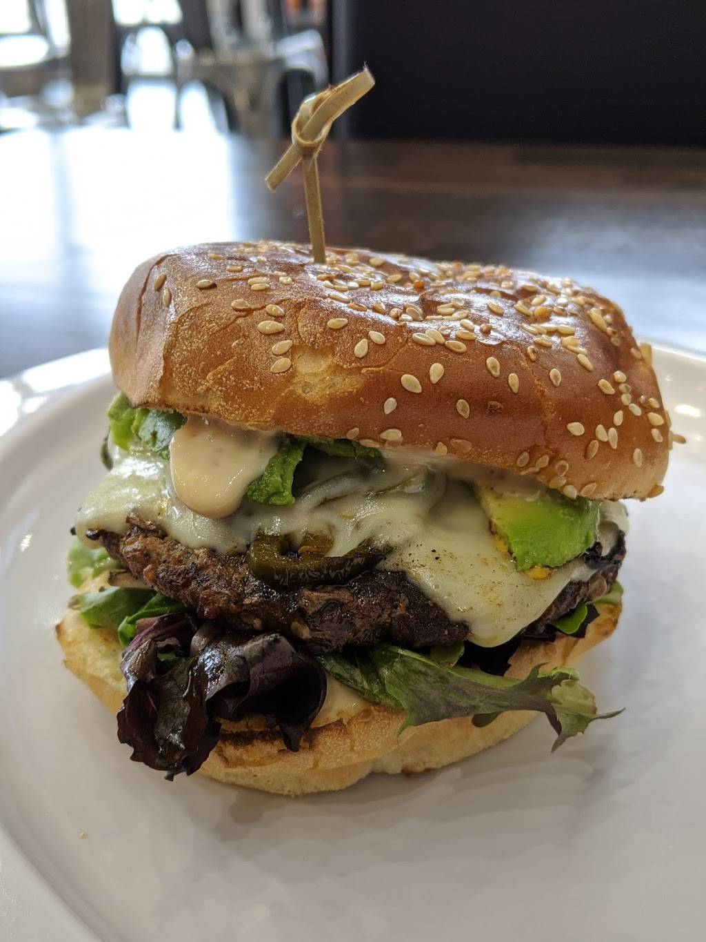 BurgerIM | restaurant | 650 W Carmel Dr, Carmel, IN 46032, USA | 3176692256 OR +1 317-669-2256
