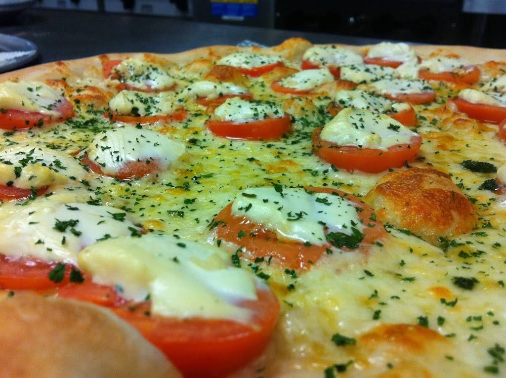 Freedas Pizza & Calzone | restaurant | Parelli Optical, 38 Enon St R, Beverly, MA 01915, USA | 9789690999 OR +1 978-969-0999
