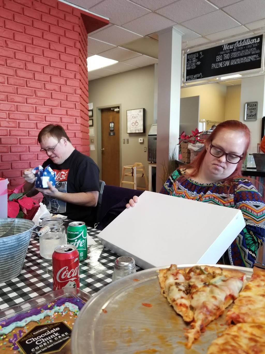 Paulie Ds Pizza | restaurant | 5735 Johnson Dr, Mission, KS 66202, USA | 9136085544 OR +1 913-608-5544