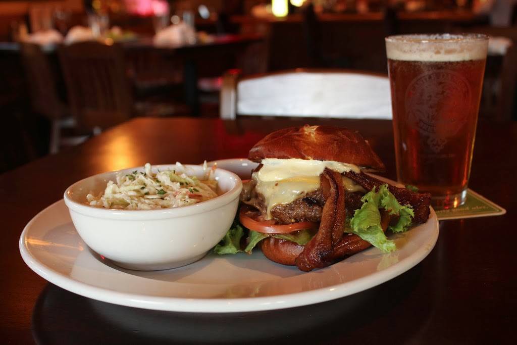 Pike & Pint Grill | restaurant | 110 30th Ave W, Alexandria, MN 56308, USA | 3207637468 OR +1 320-763-7468