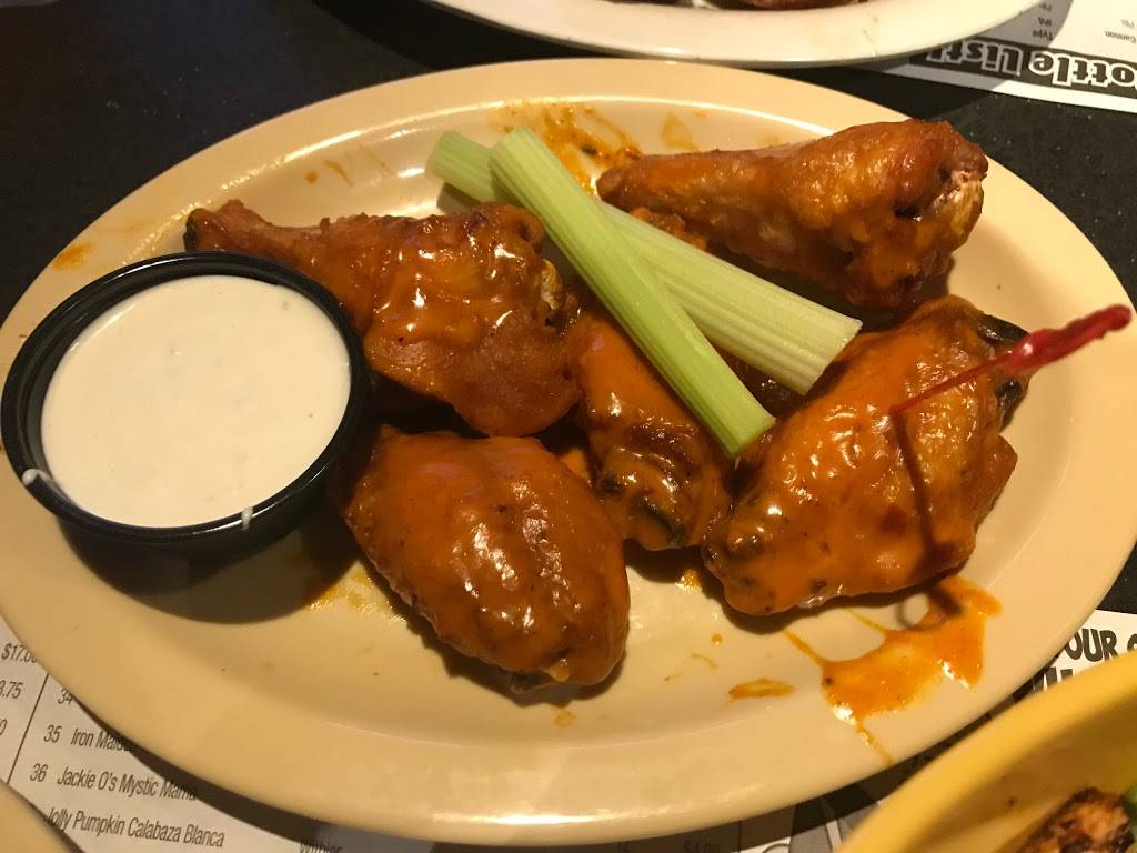 Winking Lizard | restaurant | 511 E Aurora Rd, Macedonia, OH 44056, USA | 3304676200 OR +1 330-467-6200