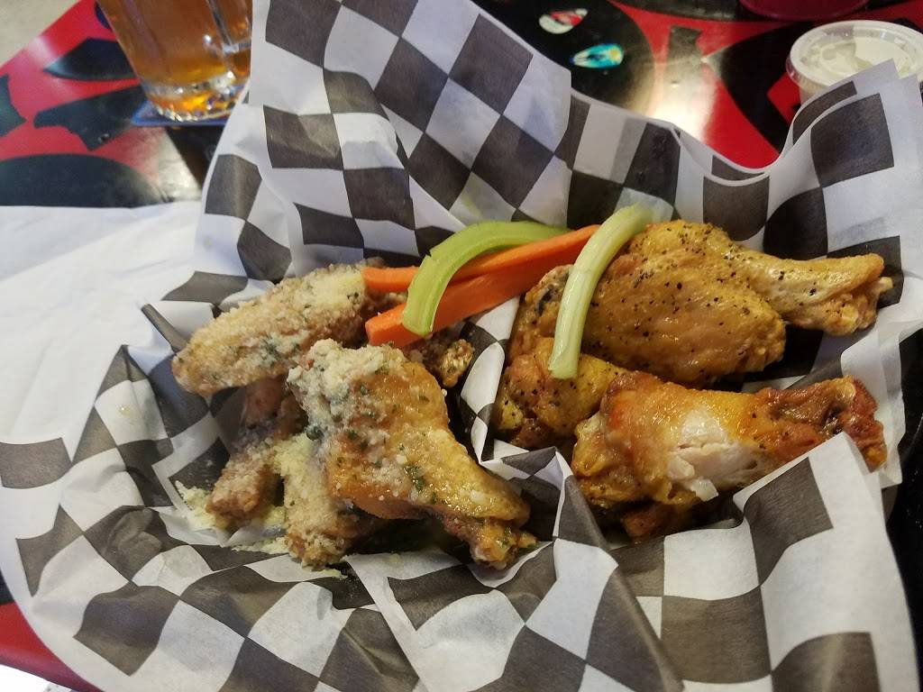 Rock & Wings | restaurant | 2180 White Ln, Bakersfield, CA 93304, USA | 6612825104 OR +1 661-282-5104