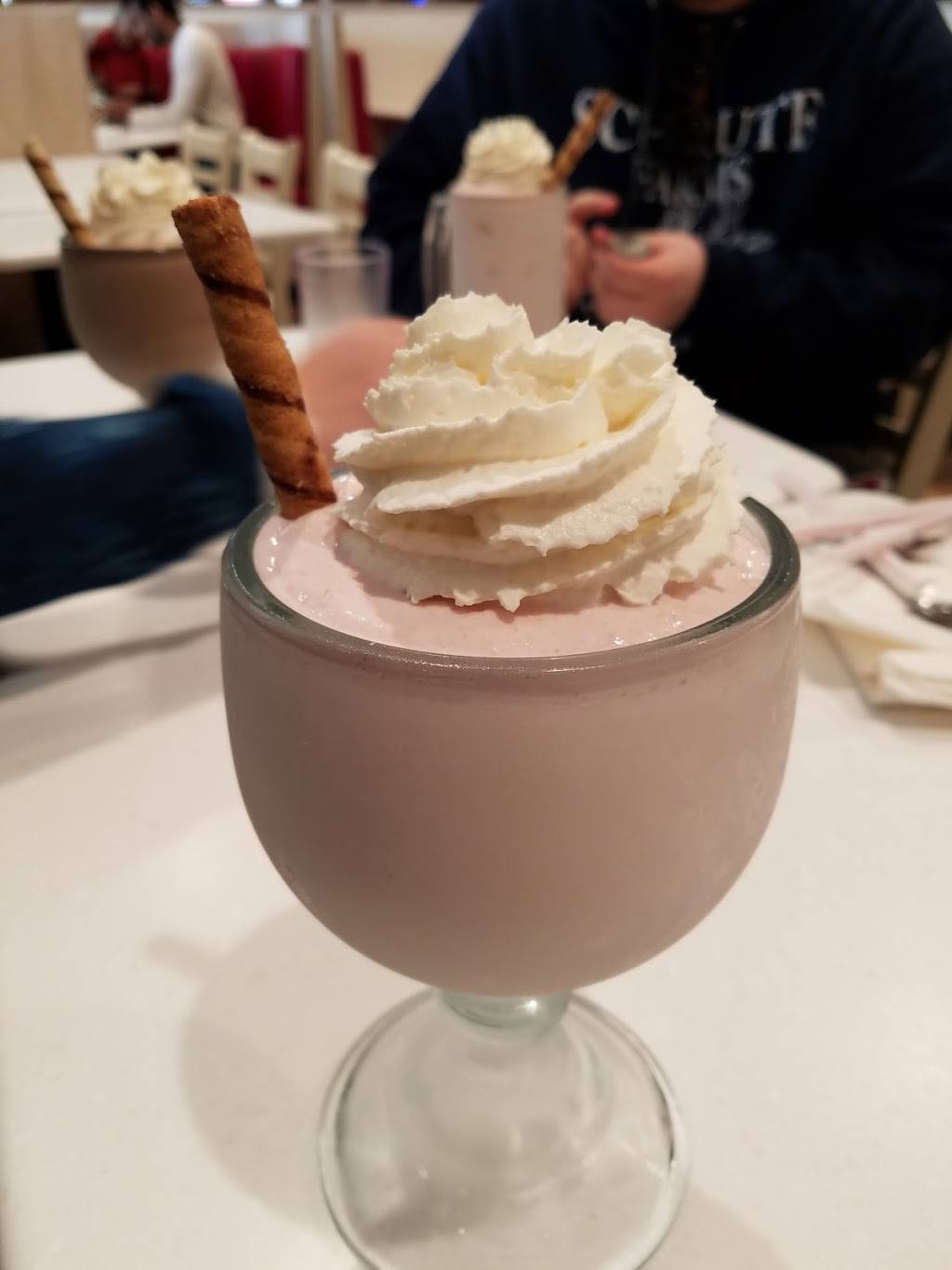 Oberweis Ice Cream and Dairy Store | restaurant | 2105 N Veterans Pkwy, Bloomington, IL 61704, USA | 3098082382 OR +1 309-808-2382