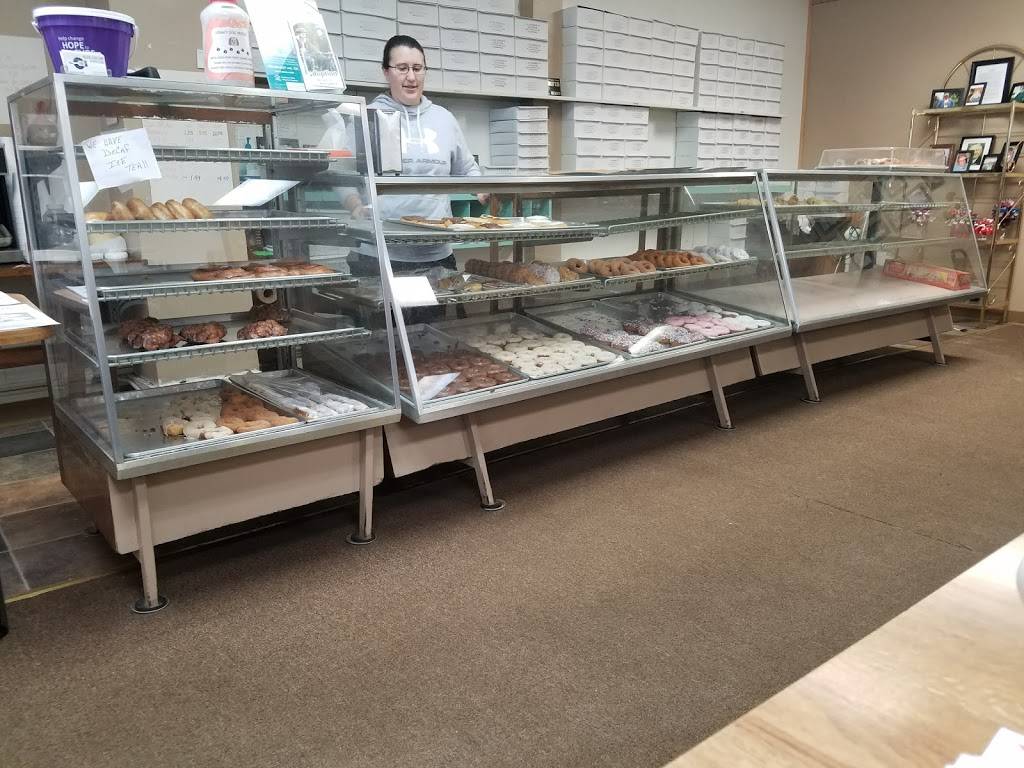 L&B Donuts & Catering | restaurant | 418 Market St, East Liverpool, OH 43920, USA | 3303850568 OR +1 330-385-0568