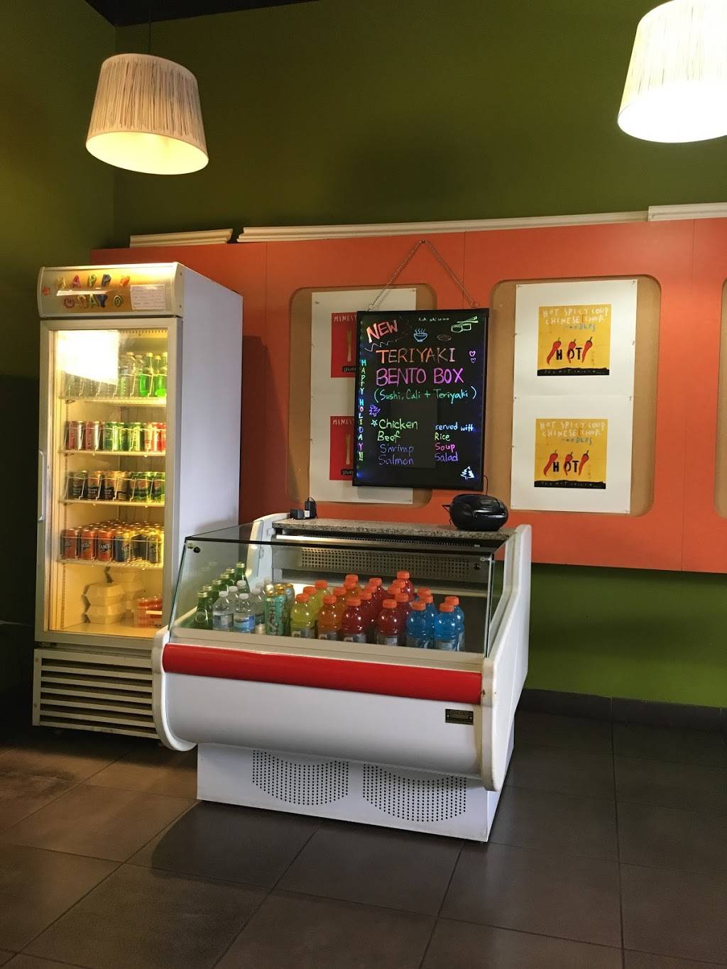 Sushi Maki House | restaurant | 645 Lakeshore Rd E, Mississauga, ON L5G 1J5, Canada | 9052710517 OR +1 905-271-0517