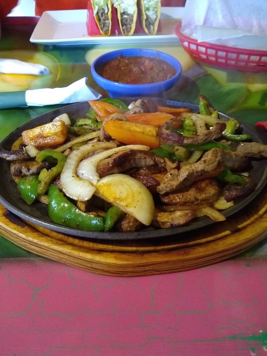 Tr3s Kitchen & Cantina | restaurant | 440 Bunker Lake Blvd # 105, Anoka, MN 55303, USA | 7634339005 OR +1 763-433-9005