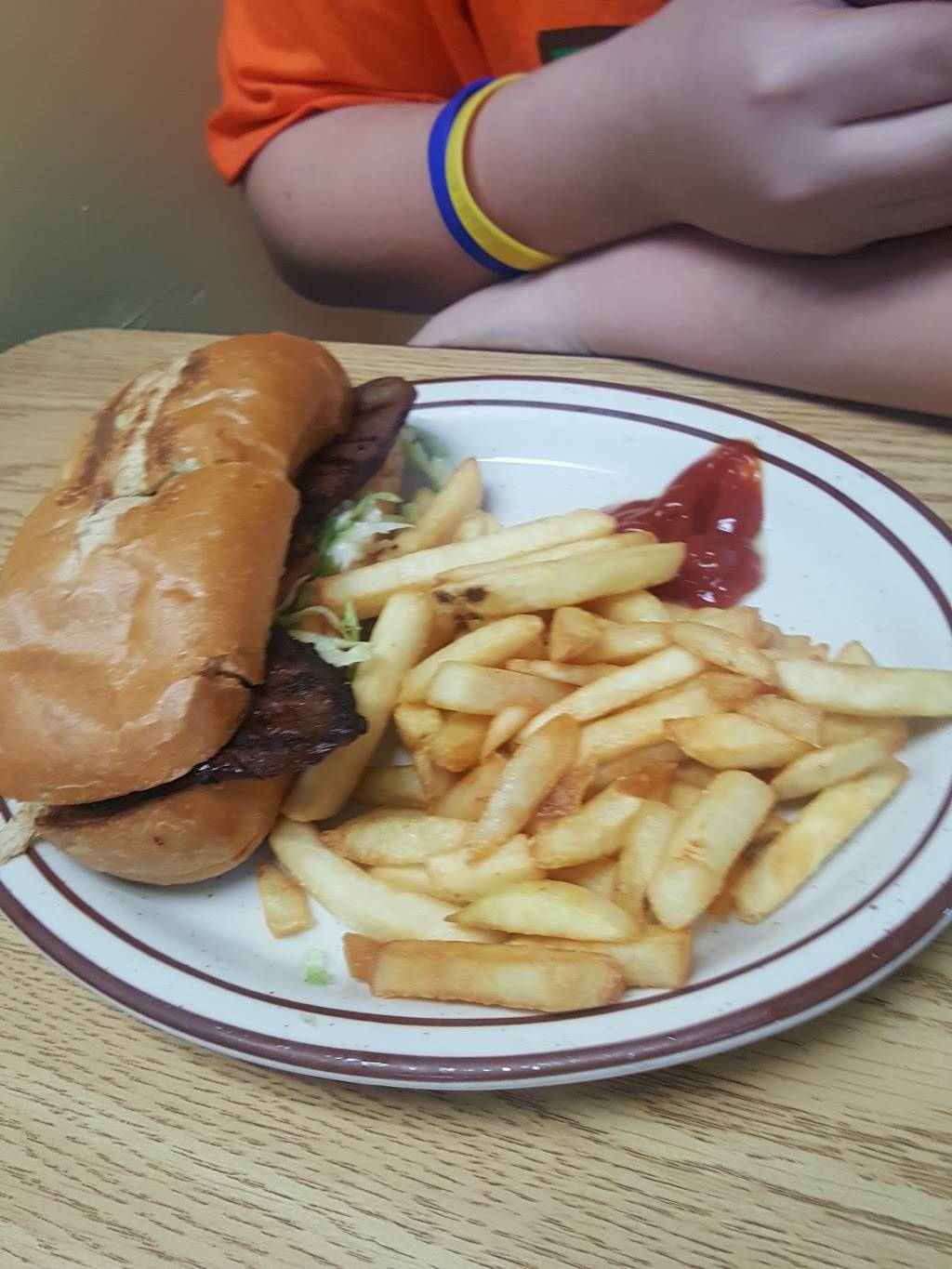 Franciscos Salvadoreño Restaurant | restaurant | 100 E Broad St, Bethlehem, PA 18018, USA | 6108663556 OR +1 610-866-3556