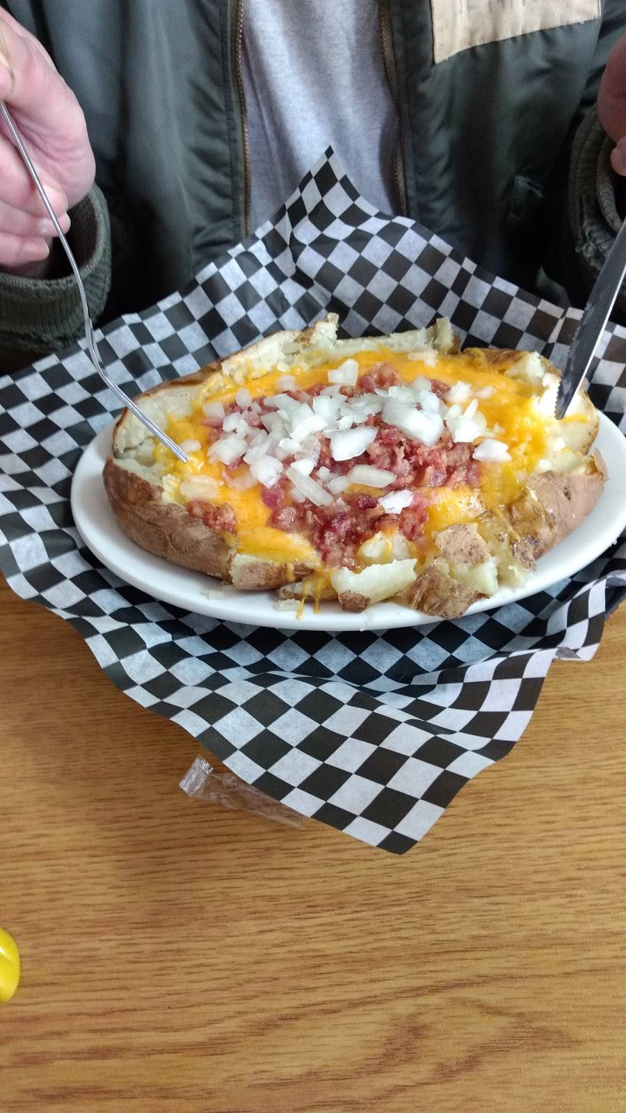 Praters Taters | restaurant | 20725 E Main St, Huntingdon, TN 38344, USA | 7315353501 OR +1 731-535-3501