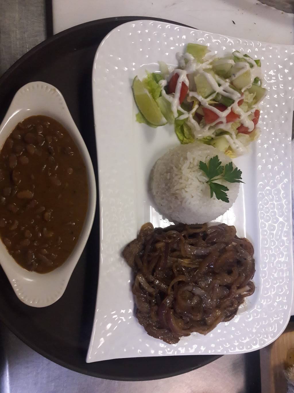 Loueys COCINA And Bar Restaurante Dominicano Y Centro America | restaurant | 200 N Haven St, Baltimore, MD 21224, USA | 4439538682 OR +1 443-953-8682