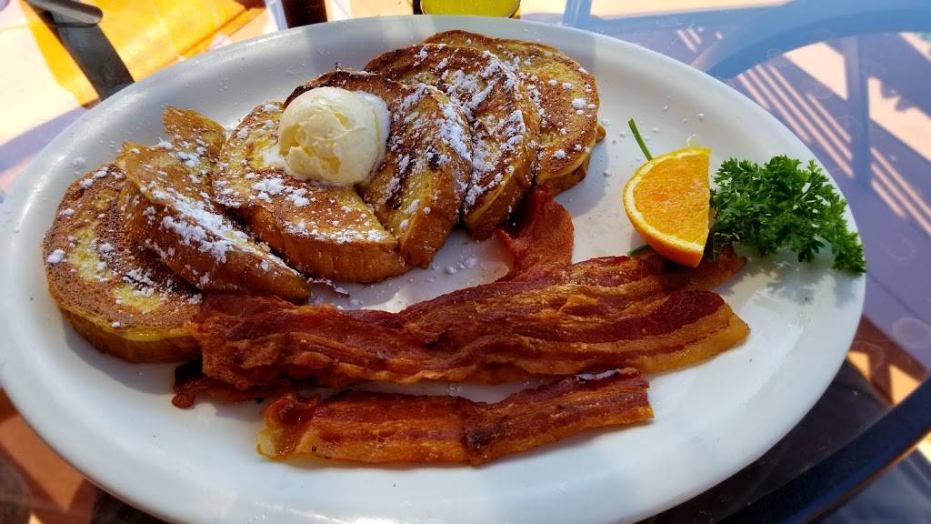 Epoufette Bayview Inn Inc | restaurant | W5961 US-2, Naubinway, MI 49762, USA | 9062920061 OR +1 906-292-0061