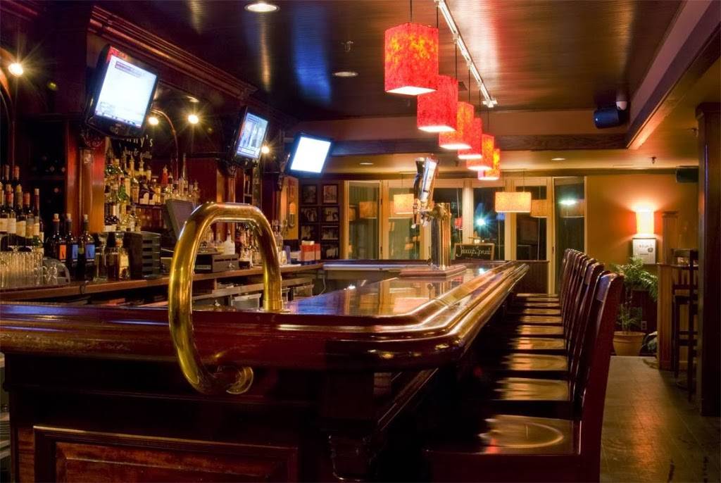 Johnnys Bar & Grille | restaurant | 23 College St, South Hadley, MA 01075, USA | 4135348222 OR +1 413-534-8222