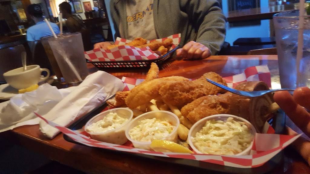 The Tracks Tavern & Grill | restaurant | 1020 E Locust St, Milwaukee, WI 53212, USA | 4145622020 OR +1 414-562-2020