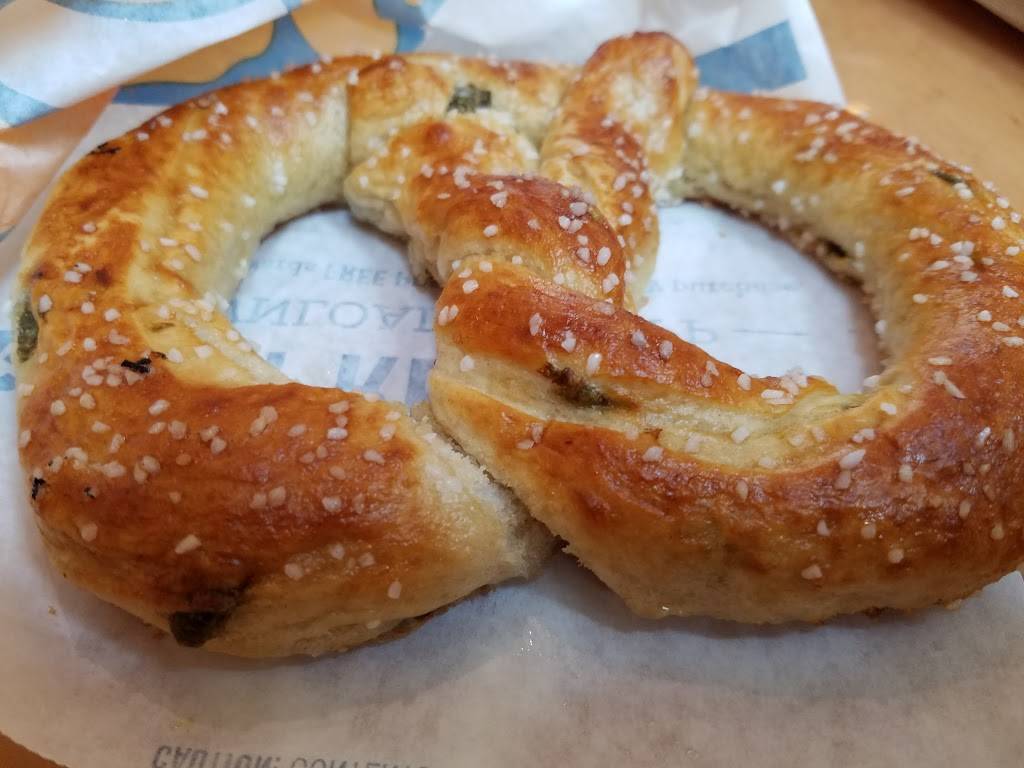 Auntie Annes | cafe | 125 Easton town Center, Columbus, OH 43219, USA | 6144187021 OR +1 614-418-7021