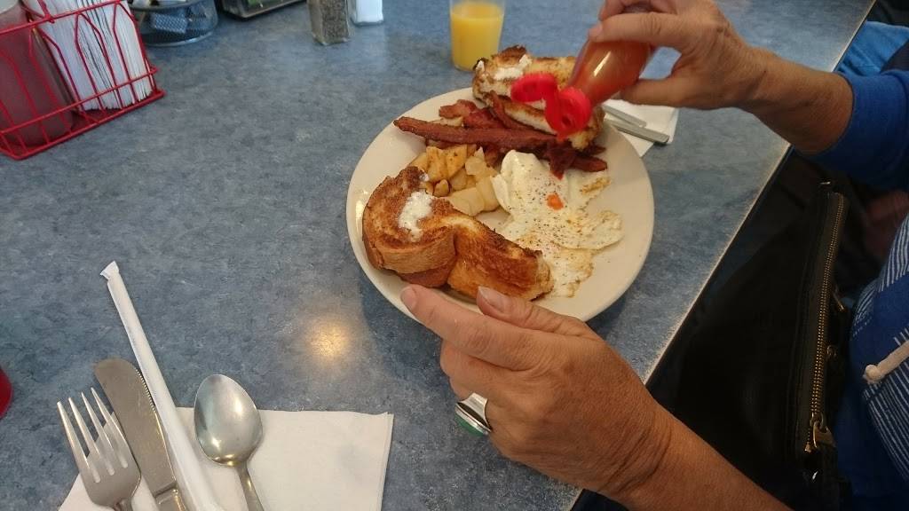 Busy Bee | restaurant | 2985 Glover Rd, Glover, VT 05839, USA | 8025254800 OR +1 802-525-4800