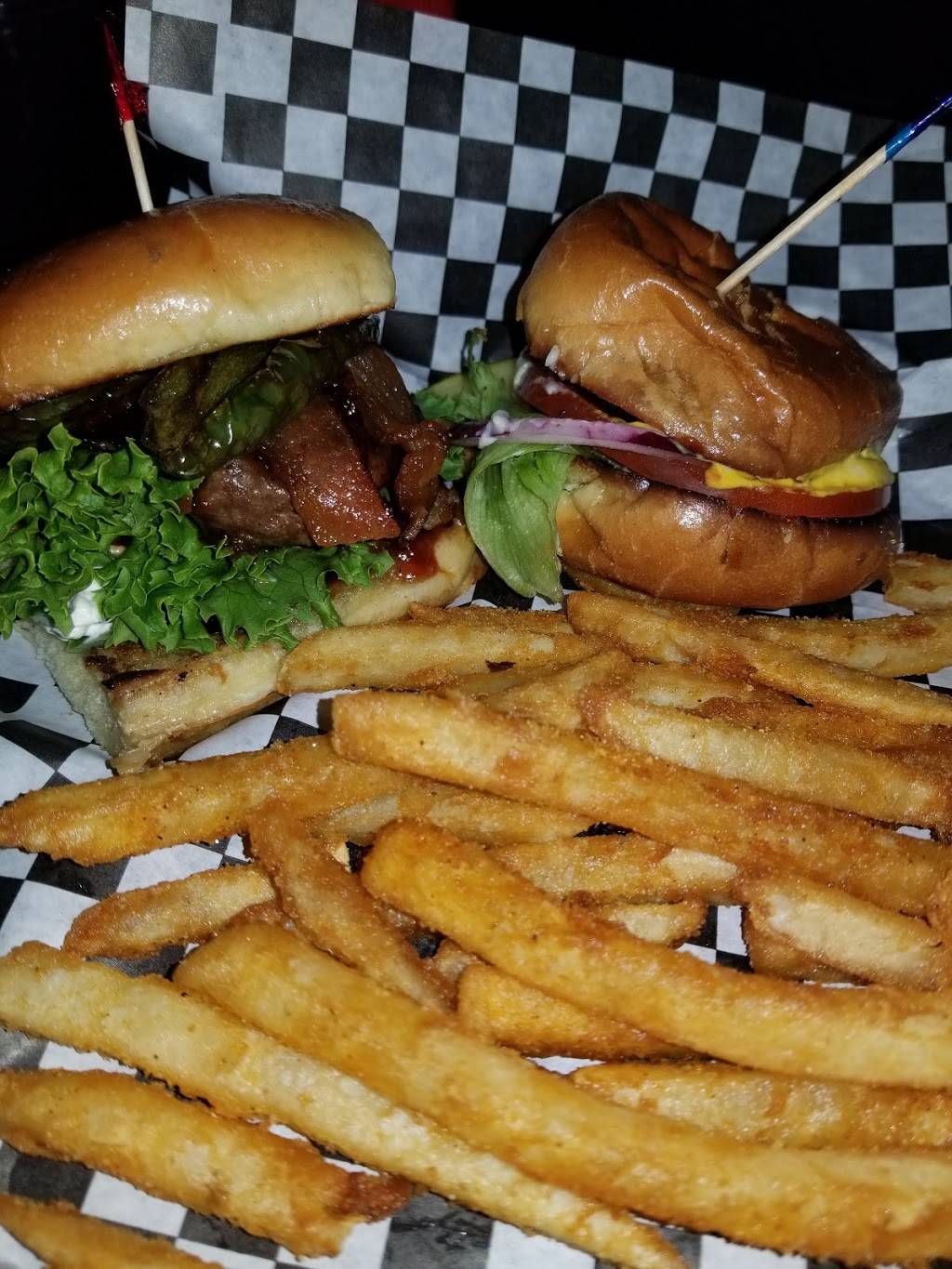 Lumpys Sports Grill | restaurant | 12325 N May Ave, Oklahoma City, OK 73120, USA | 4052863300 OR +1 405-286-3300