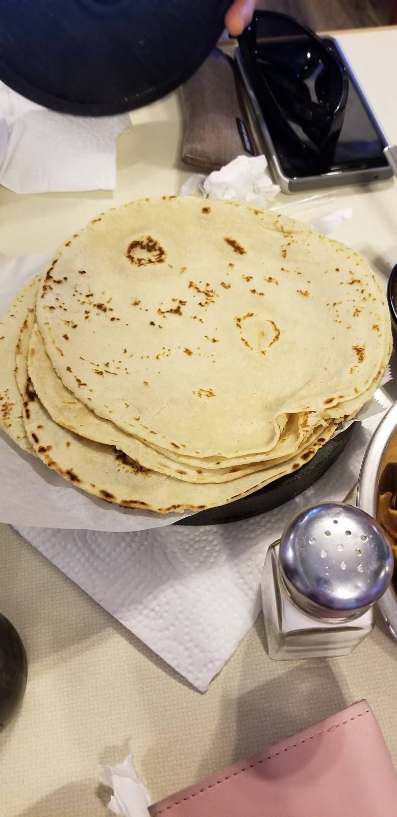 Familia Loritos | restaurant | 2525 W Bethany Home Rd, Phoenix, AZ 85017, USA | 6029731797 OR +1 602-973-1797