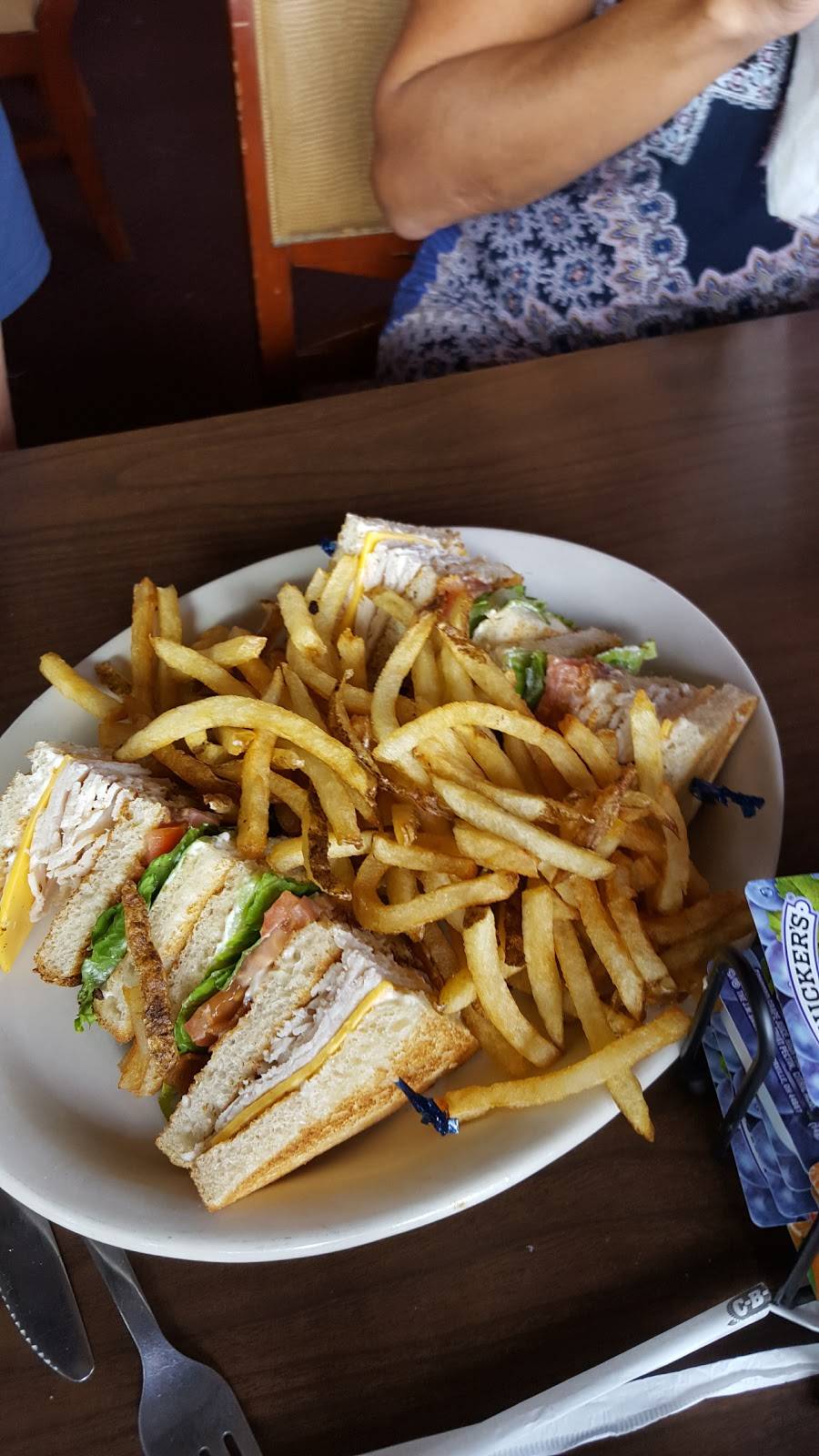 Hunters Restaurant | restaurant | 202 N Woodland Blvd, DeLand, FL 32720, USA | 3867367954 OR +1 386-736-7954