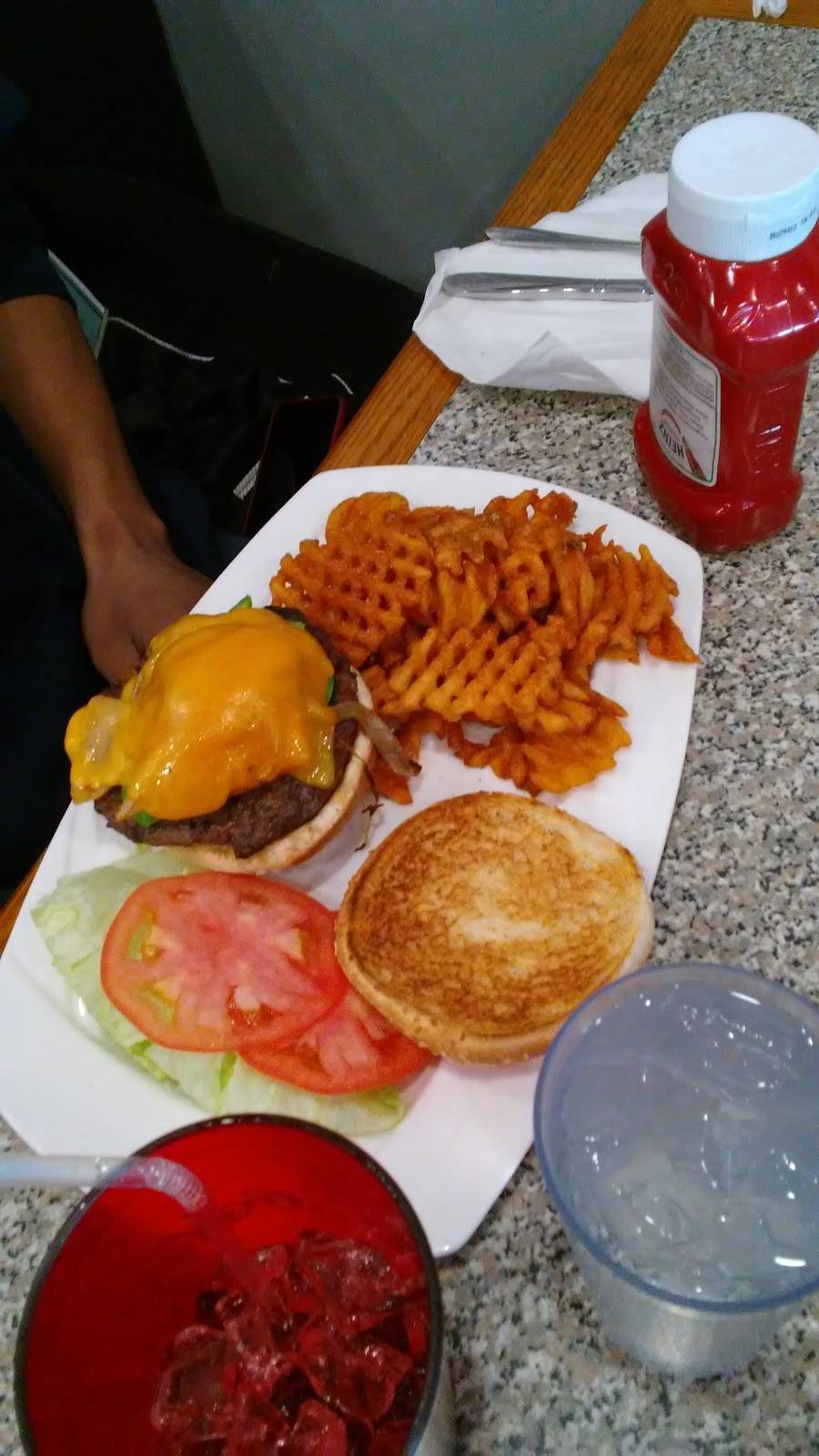 Yonkers Diner | restaurant | 337 Saw Mill River Rd, Yonkers, NY 10701, USA | 9143750600 OR +1 914-375-0600