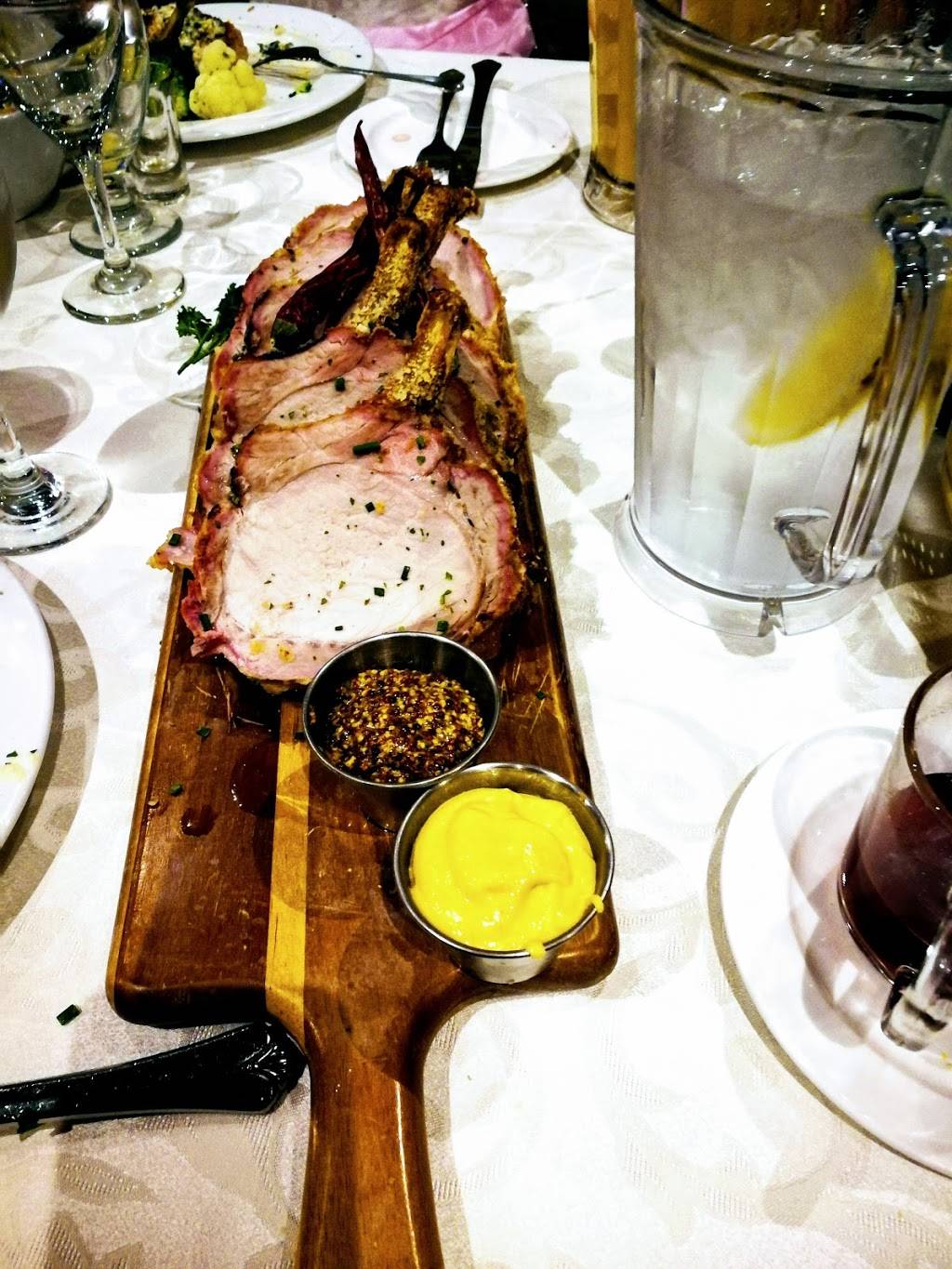 Golden Lion Restaurant & Bar | restaurant | 15 Canmotor Ave, Etobicoke, ON M8Z 4E5, Canada | 4162523456 OR +1 416-252-3456