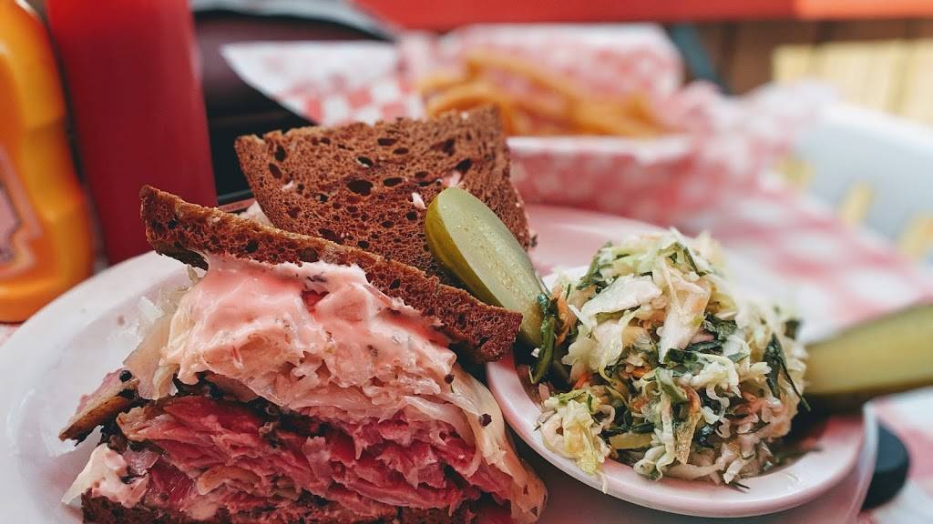 Main Deli - Smoked Meat - Steak - Poutine | restaurant | 3864 Boul St-Laurent, Montréal, QC H2W 1Y2, Canada | 5148438126 OR +1 514-843-8126