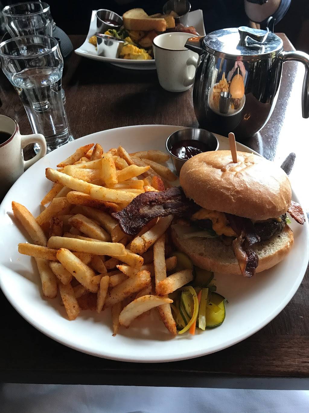 The Grand Tavern | restaurant | 3601 Grand Ave, Oakland, CA 94610, USA | 5104444644 OR +1 510-444-4644