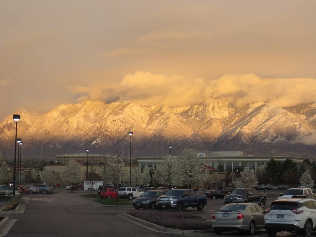 Market Street Oyster Bar | restaurant | 10702 S River Front Pkwy, South Jordan, UT 84095, USA | 8013022264 OR +1 801-302-2264