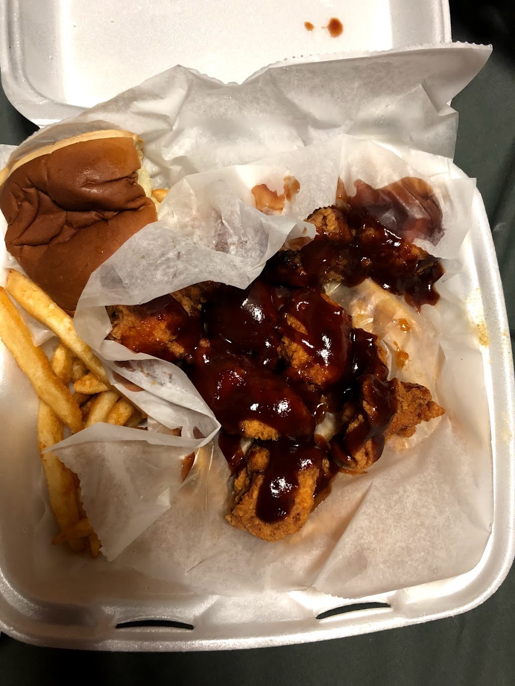 Fryerz | restaurant | 809 S Layton Blvd, Milwaukee, WI 53215, USA | 4142265509 OR +1 414-226-5509