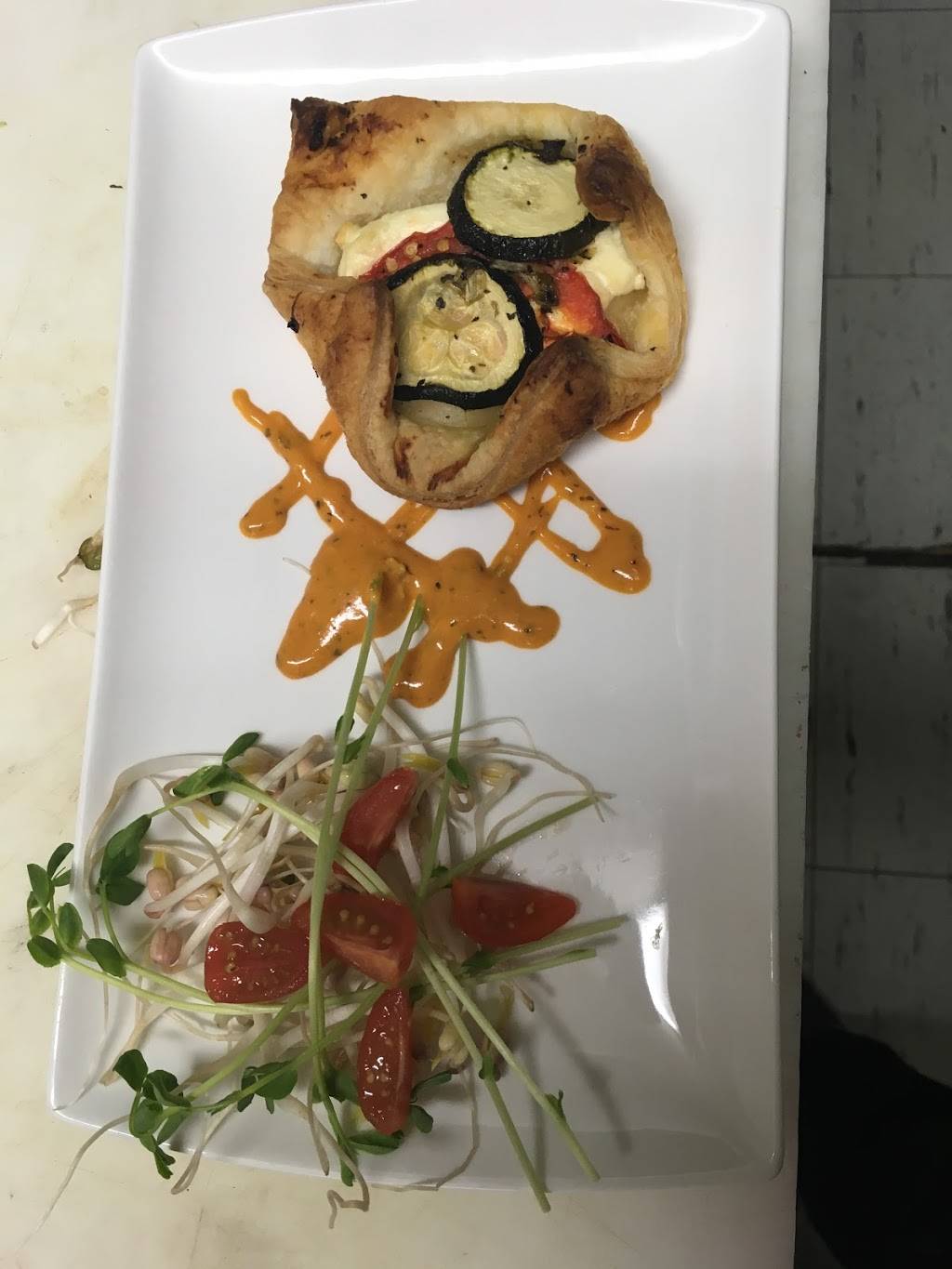 Resto Bistro Le Parissi | restaurant | 44 Rue Principale, Chénéville, QC J0V 1E0, Canada | 8194281200 OR +1 819-428-1200