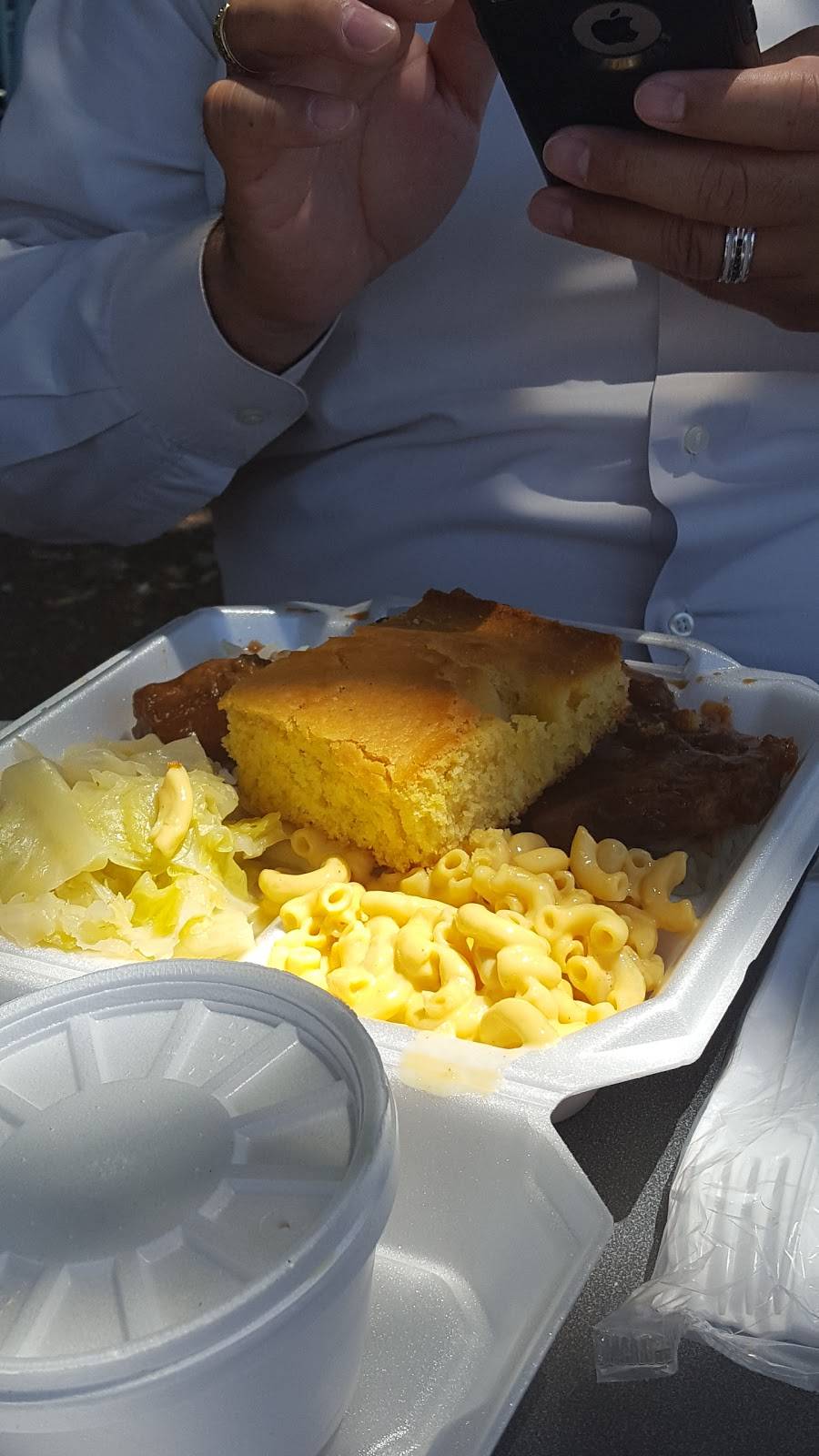 Three Chicks Soul Food | restaurant | 1716 W Howard Ln, Austin, TX 78727, USA | 5129092573 OR +1 512-909-2573