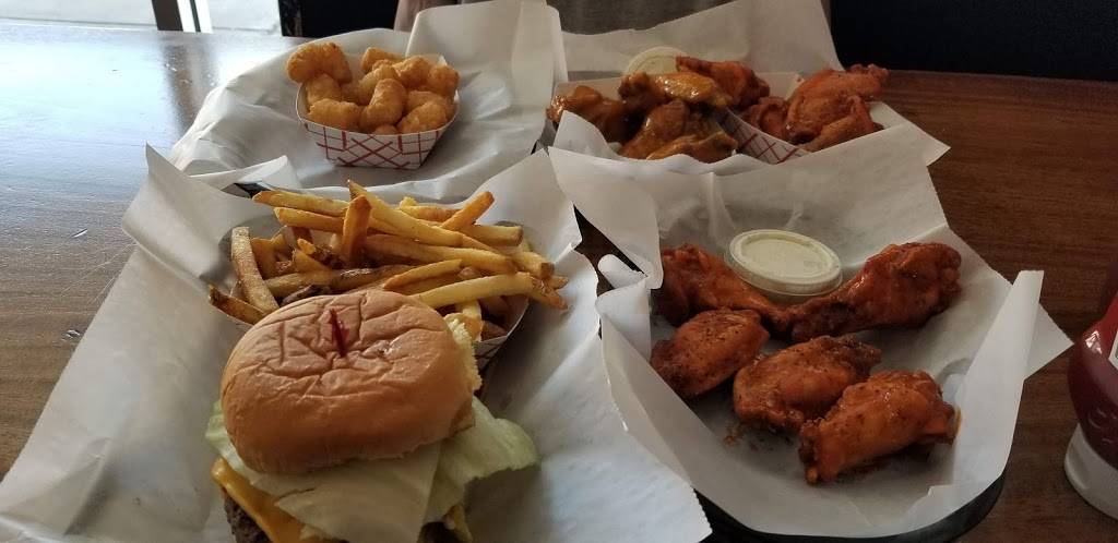 Crave Burgers and Wings | restaurant | 12195 GA-92 suite 104, Woodstock, GA 30188, USA | 6789092658 OR +1 678-909-2658
