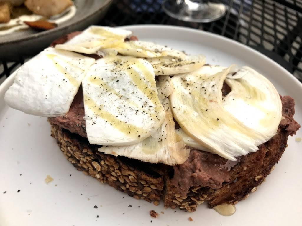 The White Bull | restaurant | 123 E Court Square, Decatur, GA 30030, USA | 4046005649 OR +1 404-600-5649