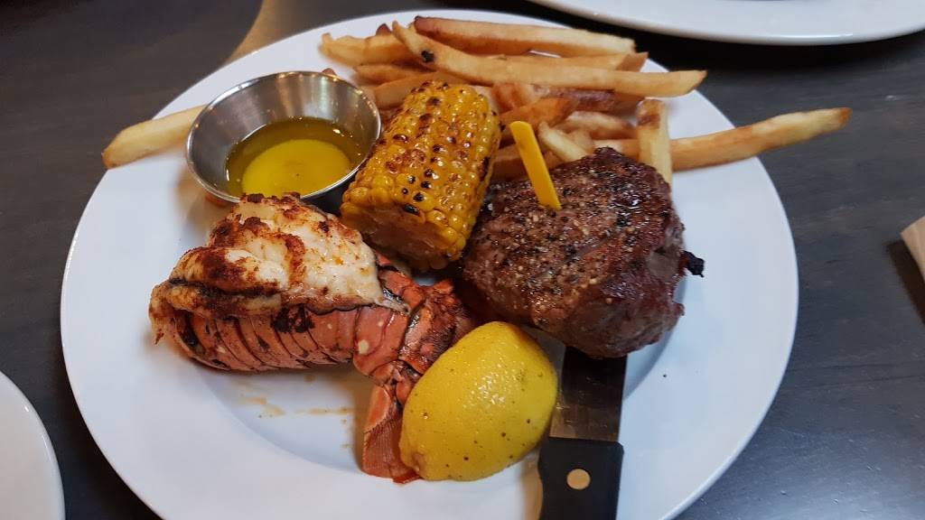 Chucks Roadhouse Bar & Grill | restaurant | 666 Wonderland Rd N, London, ON N6H 4K9, Canada | 5196015707 OR +1 519-601-5707