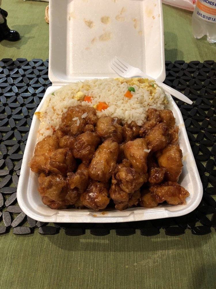 GOLDEN WOK | restaurant | 16668 Soledad Canyon Rd, Canyon Country, CA 91387, USA | 6614240888 OR +1 661-424-0888