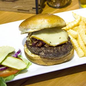 Treehouse Pub & Eatery | restaurant | 2239 Kimberly Rd, Bettendorf, IA 52722, USA | 5633551255 OR +1 563-355-1255