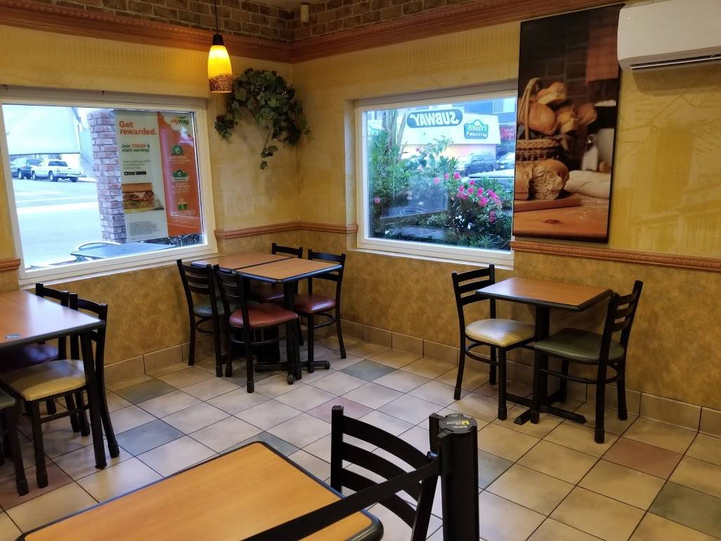 Subway Restaurants | restaurant | 876 Seacoast Dr, Imperial Beach, CA 91932, USA | 6195756961 OR +1 619-575-6961