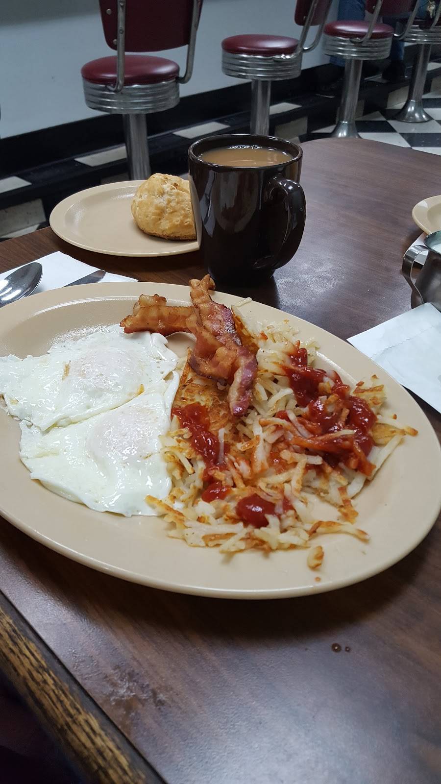 Logans Diner | restaurant | 414 S Main St, Emporia, VA 23847, USA | 4346345512 OR +1 434-634-5512