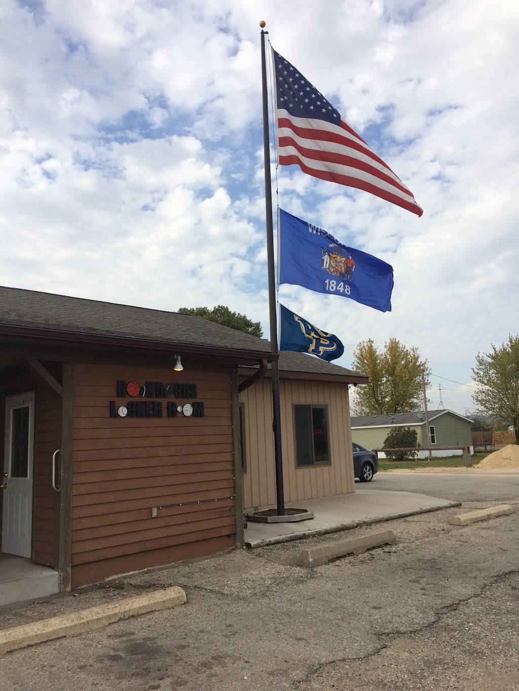 Boondocks Locker Room | restaurant | N14433 Co Rd M, Galesville, WI 54630, USA | 6085824401 OR +1 608-582-4401