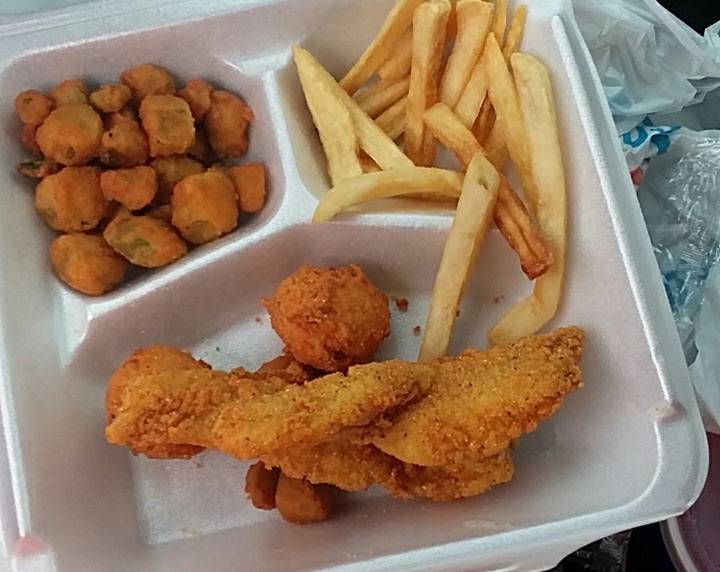 Captain Ds | restaurant | 111 Crown Pointe Pkwy, Kingsland, GA 31548, USA | 9125763825 OR +1 912-576-3825