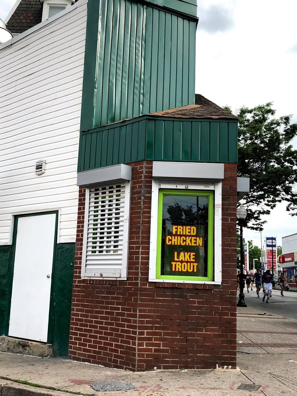 Greens Carryout | meal takeaway | 3200 Greenmount Ave, Baltimore, MD 21218, USA | 4102434545 OR +1 410-243-4545