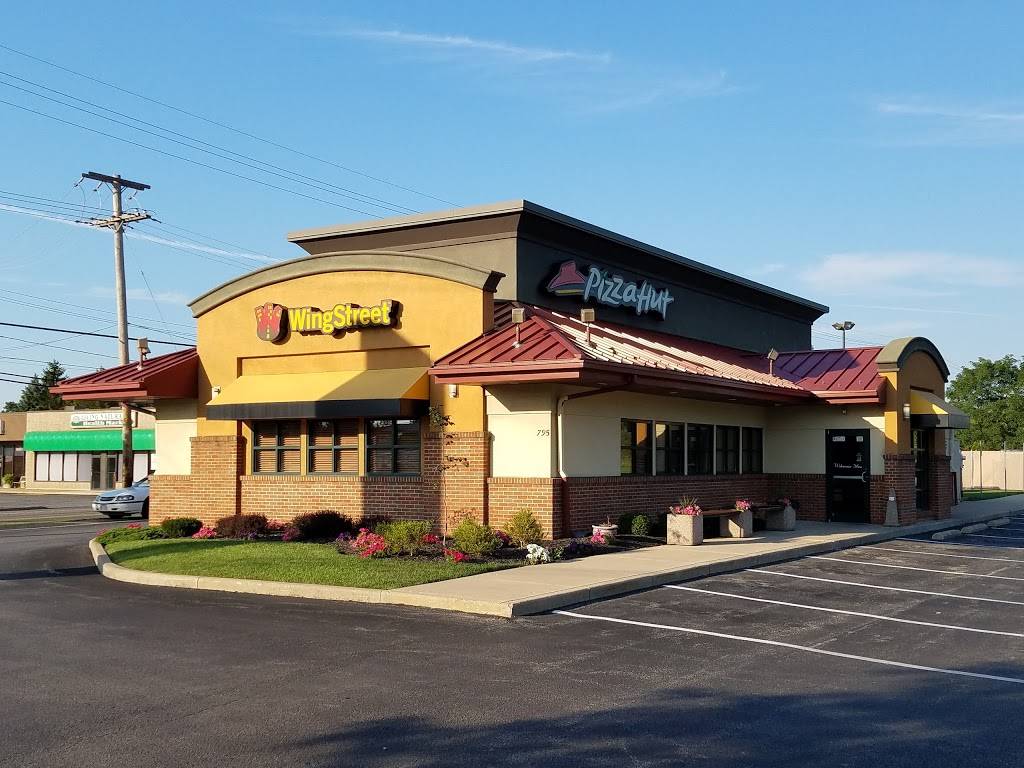 Pizza Hut | meal takeaway | 795 Youngstown Warren Rd, Niles, OH 44446, USA | 3306524233 OR +1 330-652-4233