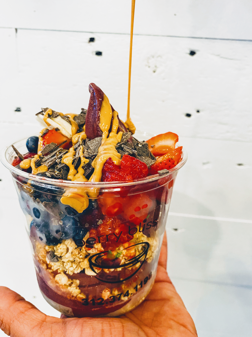 Berry Bliss Açaí Bowls & More | meal takeaway | 1516 W Taylor St, Chicago, IL 60607, USA | 3123741198 OR +1 312-374-1198