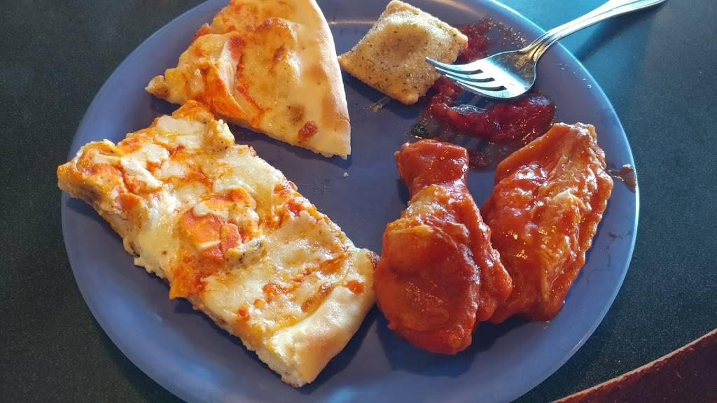 Dimaggios Italian Restaurant | restaurant | 808 Broadway, Highland, IL 62249, USA | 6186541977 OR +1 618-654-1977